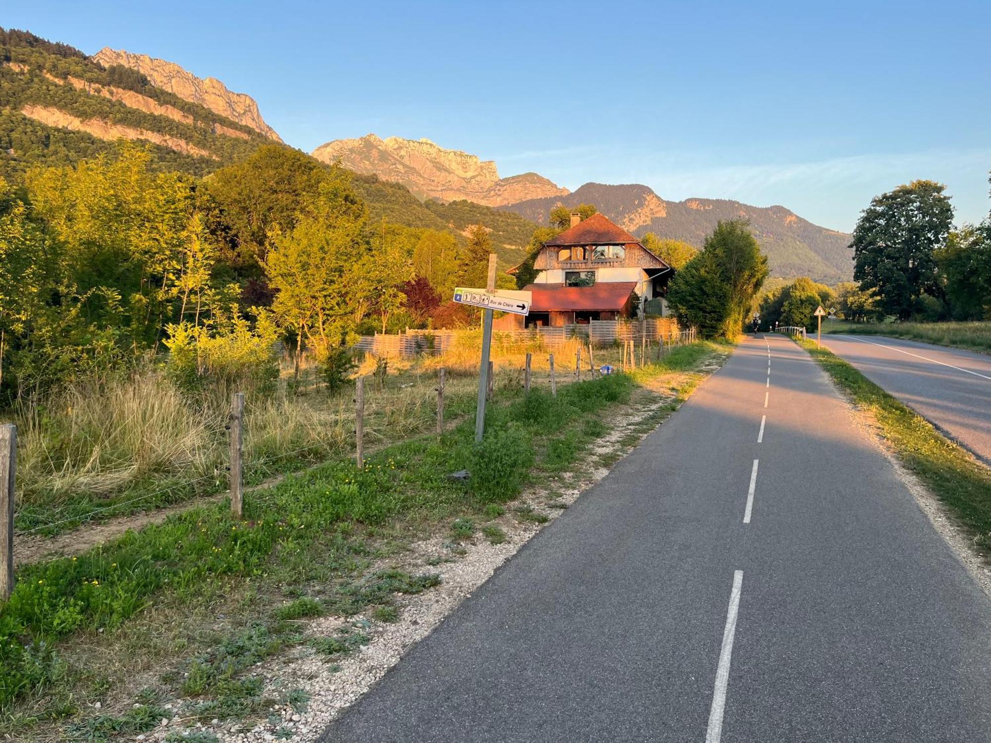 Entre Lac D'Annecy Et Montagnes, Golf Et Parapente A Pieds Talloires Kamer foto